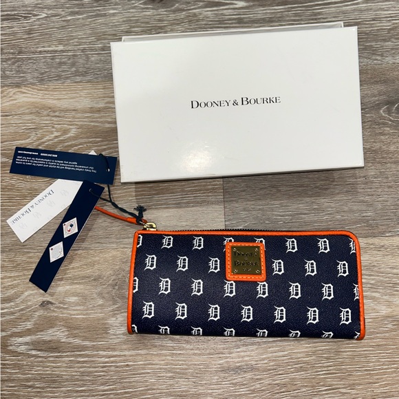 Dooney & Bourke Handbags - Rare Dooney & Bourke MLB Detroit Tigers Continental Clutch NWT